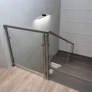 Лестница с подсветкой и стеклом в Киеве фото-2
