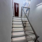 Лестница с подсветкой и стеклом в Киеве фото-7